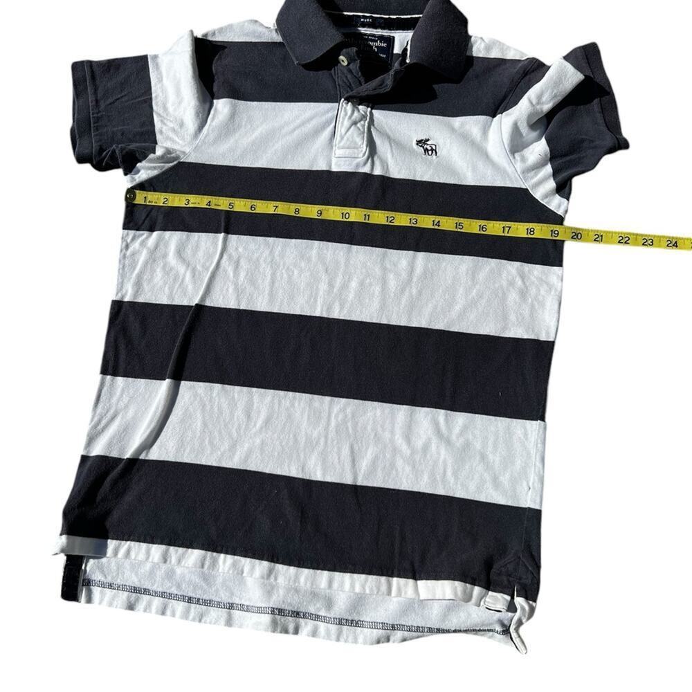 Abercrombie & Fitch men’s size M, muscle fit, short sleeve T-shirt, navy stripe